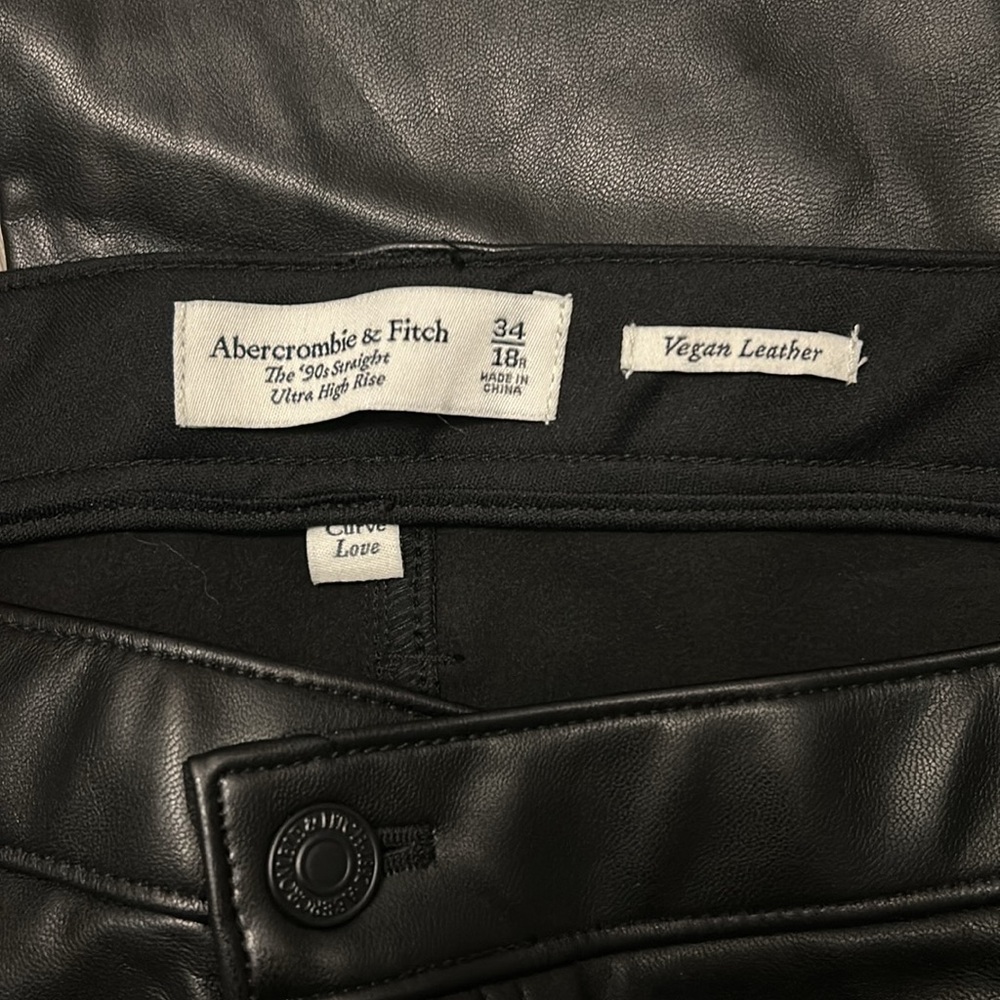 Abercrombie & Fitch 90s Straight Ultra High Rise Vegan  Leather Pants - Picture 3 of 4
